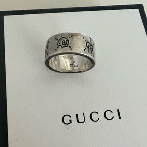 GUCCIGHOST SKULL RING IN SILVER size 8